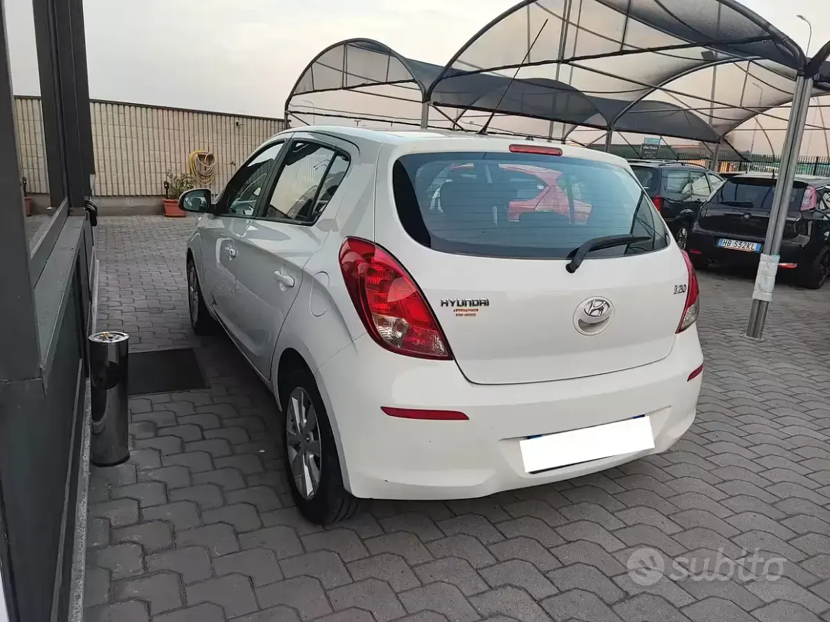 Usata Hyundai i20 Edition 85 CV (62 kW) 2013 Bianco Utilitaria