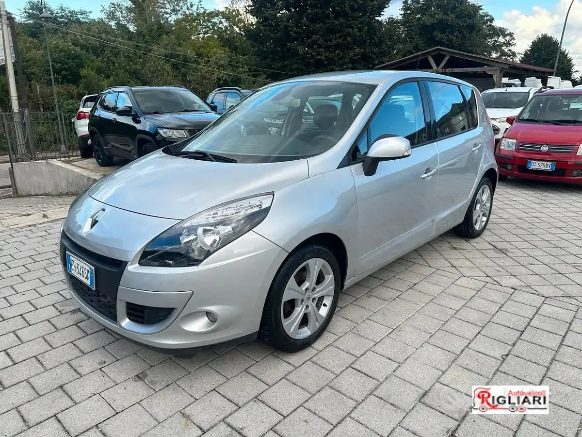 Usata Renault Scénic Dynamique 110 CV (80 kW) 2011 Grigio Monovolume