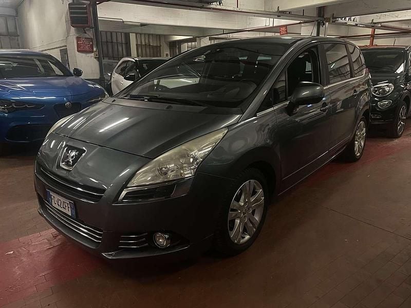 Usata Peugeot 5008 Allure 111 CV (81 kW) 2012 Grigio Monovolume