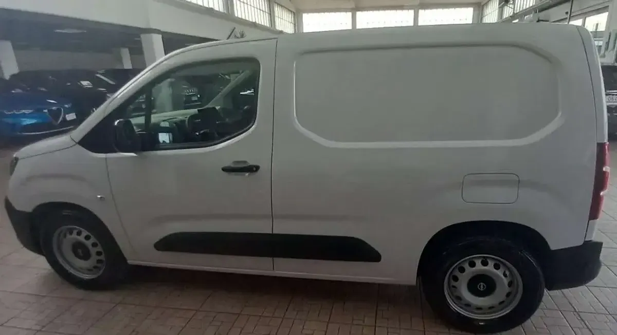 Usata Opel Combo-e Life 61 kW (84 CV) 2024 Bianco Monovolume