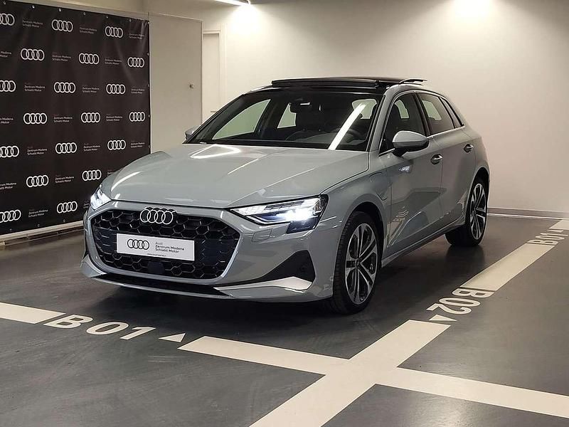 Nuova Audi A3 Sportback Ambiente 204 CV (150 kW) 2025 Grigio Utilitaria