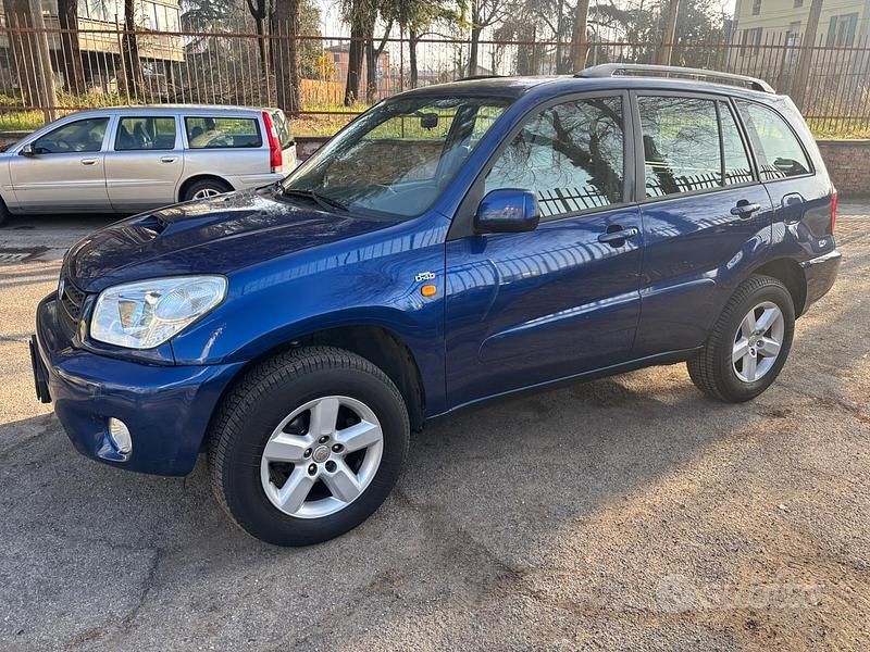 Blu Usata 2002 Toyota RAV4 SUV | 2850 € (Buon prezzo) - Immagine 1/4