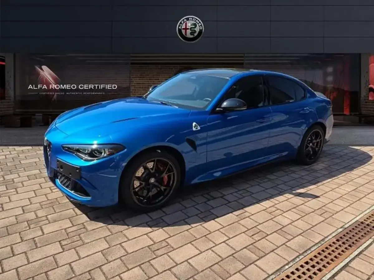 Nuova Alfa Romeo Giulia Quadrifoglio 518 CV (380 kW) 2026 Blu Berlina