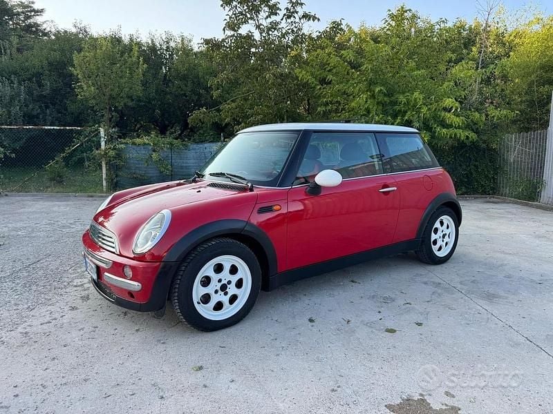 Rosso Usata 2002 Mini Cooper Due volumi | 2900 € (Buon prezzo) - Immagine 1/4