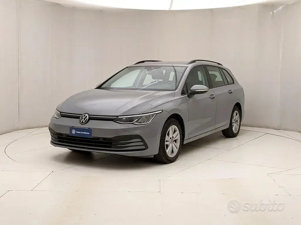 Usata VW Golf VIII Life 116 CV (85 kW) 2024 Grigio Station wagon