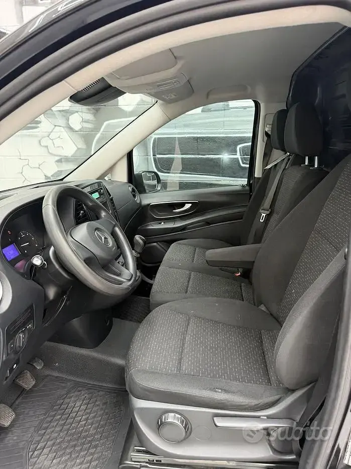 Usata Mercedes Vito 102 CV (75 kW) 2022 Nero Furgone