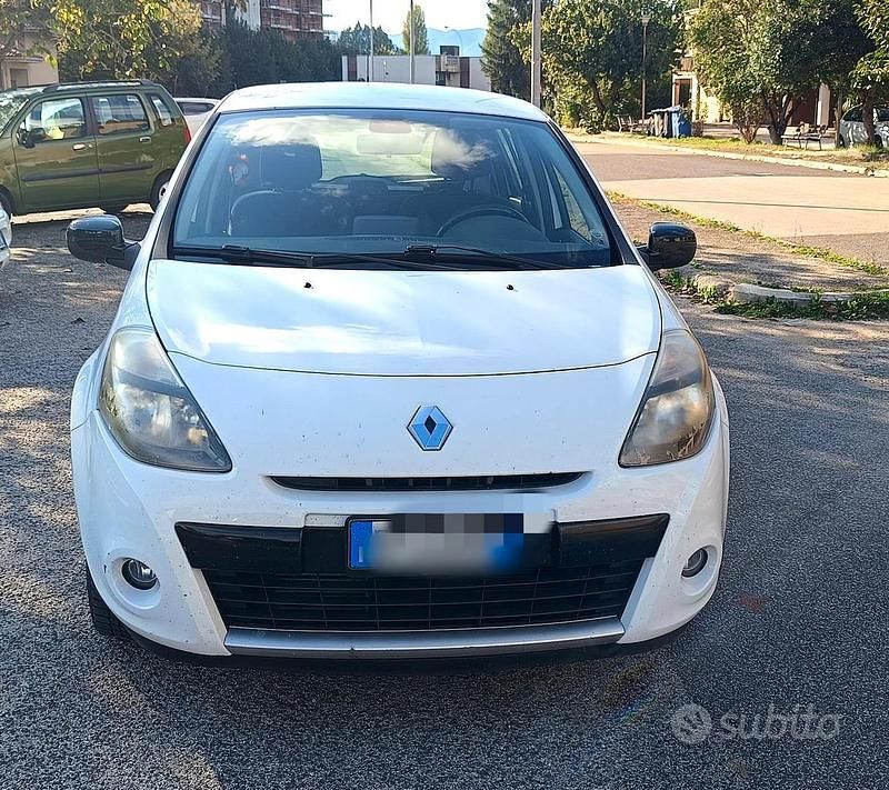 Usata Renault Clio III 70 CV (51 kW) 2011 Berlina