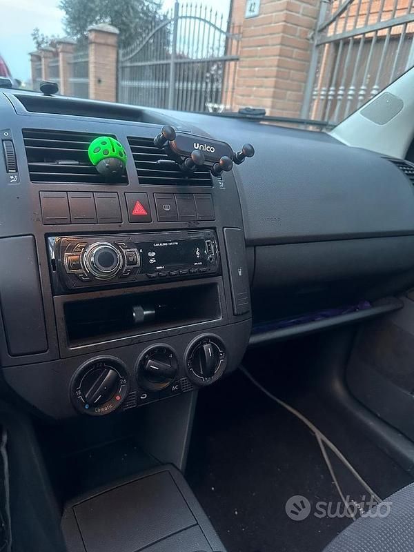 Usata VW Polo 64 CV (47 kW) 2004 Grigio Utilitaria