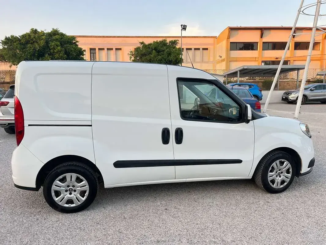 Usata Fiat Doblò Lounge 105 CV (77 kW) 2017 Monovolume