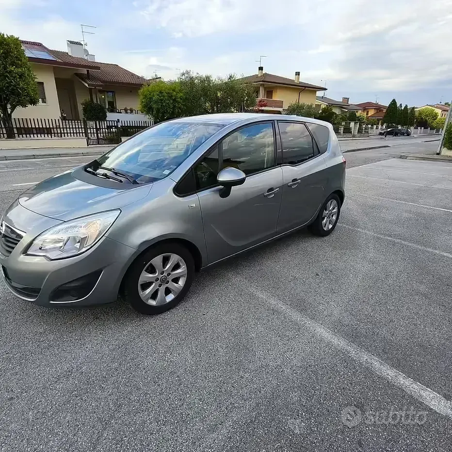 Usata Opel Meriva 95 CV (69 kW) 2011 Grigio Monovolume