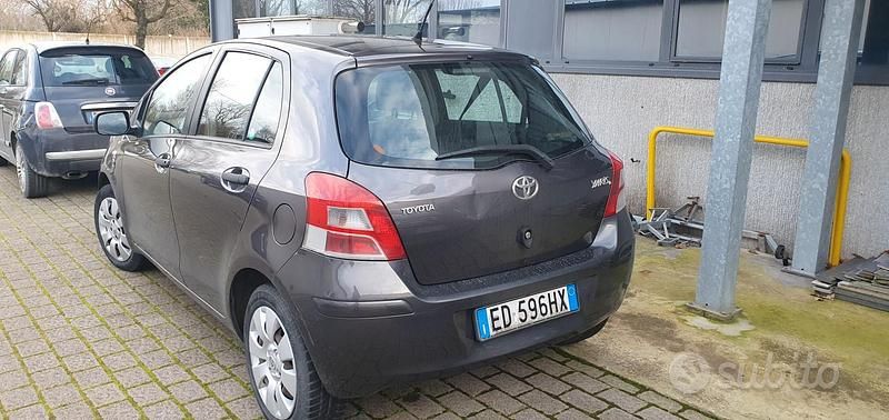 Usata Toyota Yaris 2010 Grigio Utilitaria