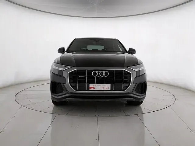 Usata Audi Q8 Sport 231 CV (169 kW) 2022 Nero mythos metallizzato SUV