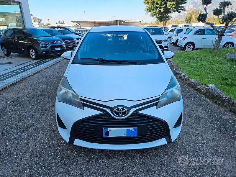 Usata Toyota Yaris Style 89 CV (65 kW) 2015 Bianco Berlina