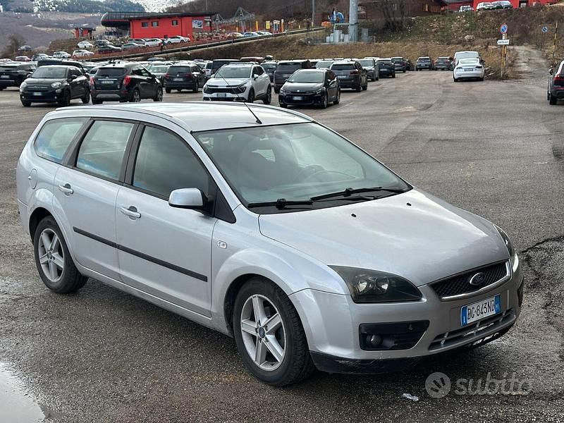Usata Ford Focus 90 CV (66 kW) 2006 Grigio Station wagon