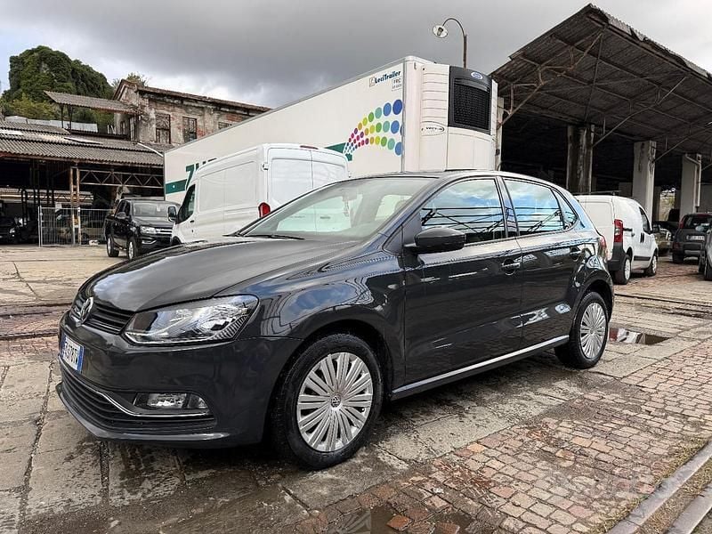 Grigio Usata 2017 VW Polo Comfortline Tre volumi | 8500 € (Super prezzo) - Immagine 1/4