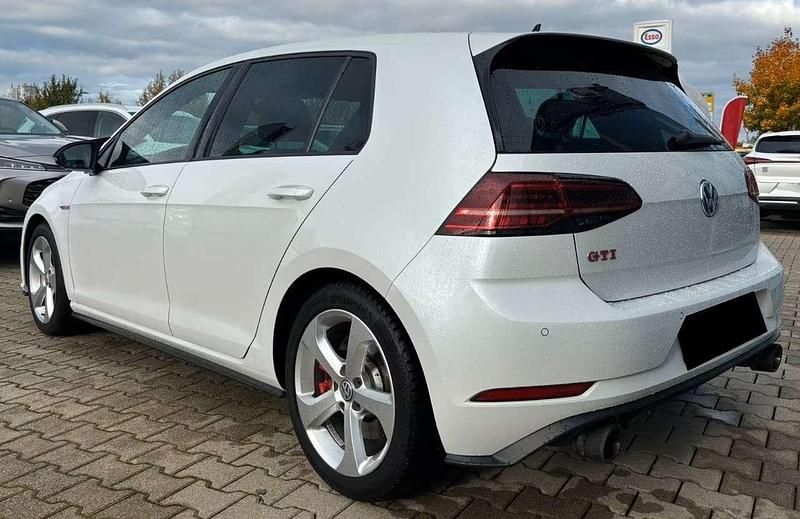 Usata VW Golf VII GTI 245 CV (180 kW) 2019 Oryx bianco Berlina