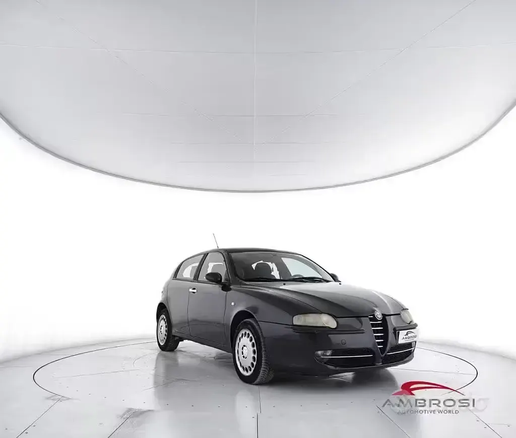 Usata Alfa Romeo 147 Progression 116 CV (85 kW) 2003 Bluazzurro Utilitaria