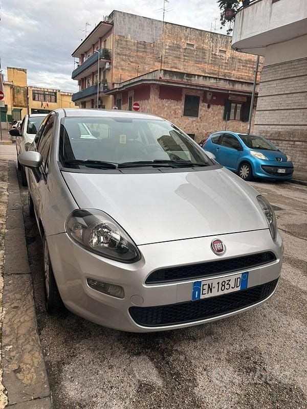 Grigio Usata 2012 Fiat Punto Tre volumi | 3800 € - Immagine 1/4