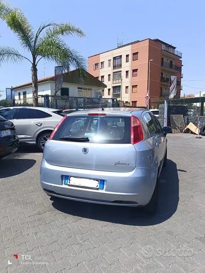 Usata Fiat Grande Punto Dynamic 65 CV (47 kW) 2007 Bluazzurro Utilitaria