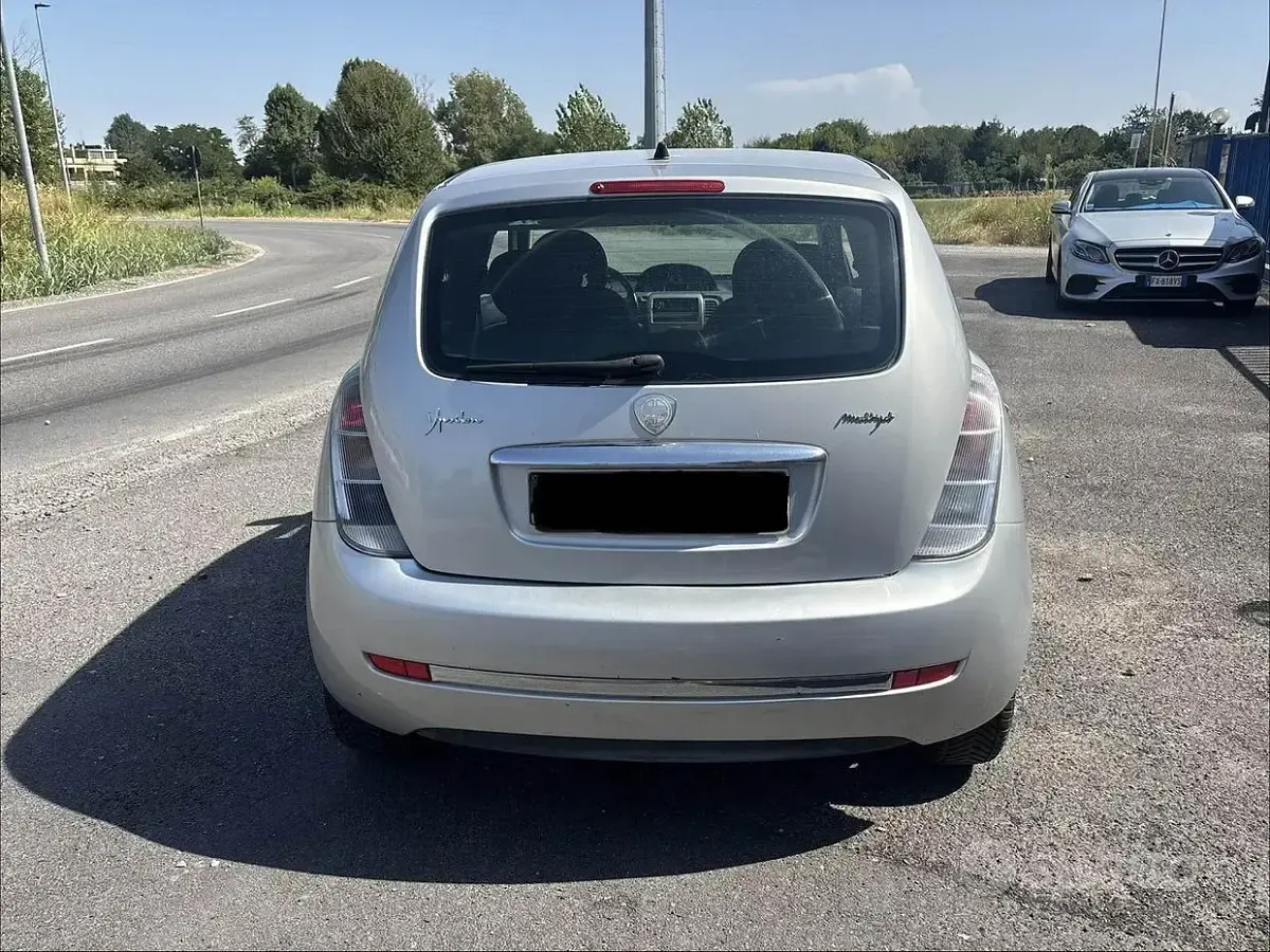 Usata Lancia Ypsilon 75 CV (55 kW) 2007 Grigio Utilitaria
