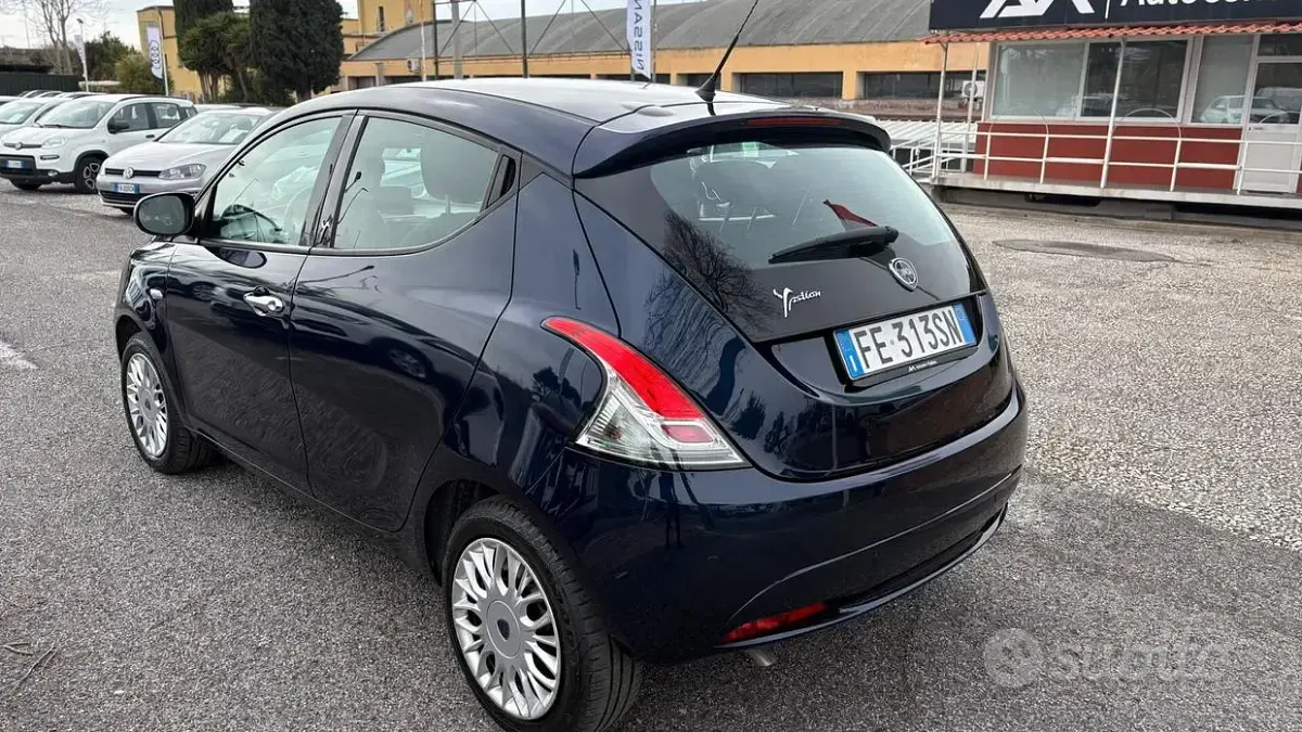 Usata Lancia Ypsilon Silver 69 CV (50 kW) 2016 Blu Utilitaria