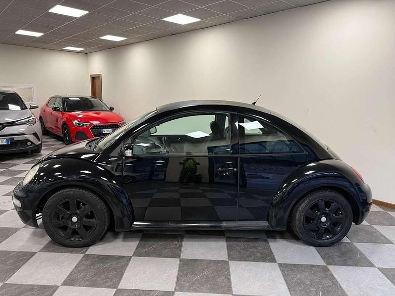 Usata VW New Beetle 102 CV (75 kW) 2003 Nero Utilitaria
