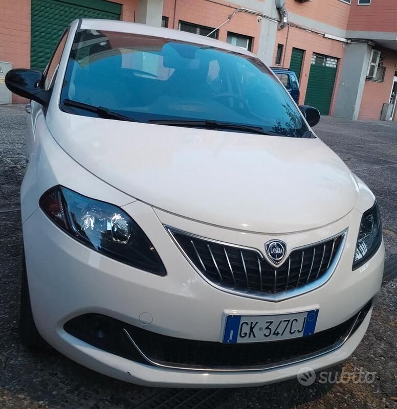 Usata Lancia Ypsilon 69 CV (50 kW) 2022 Bianco Utilitaria