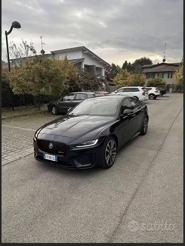 Usata Jaguar XE R-Dynamic 180 CV (132 kW) 2019 Blu Berlina