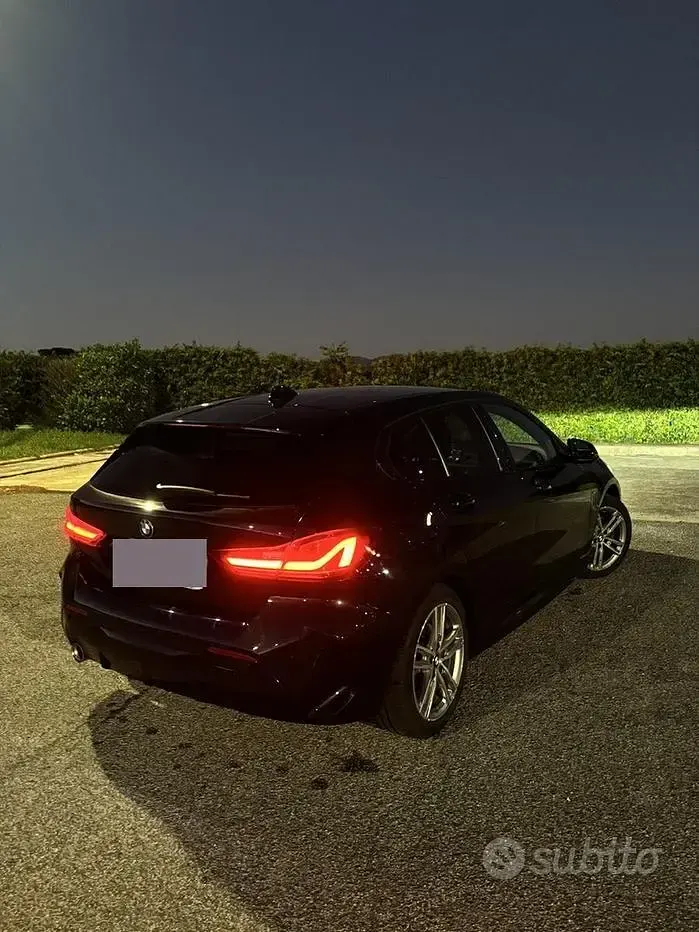 Begagnad BMW 118 M Sport 136 HK (100 kW) 2022 Svart Halvkombi