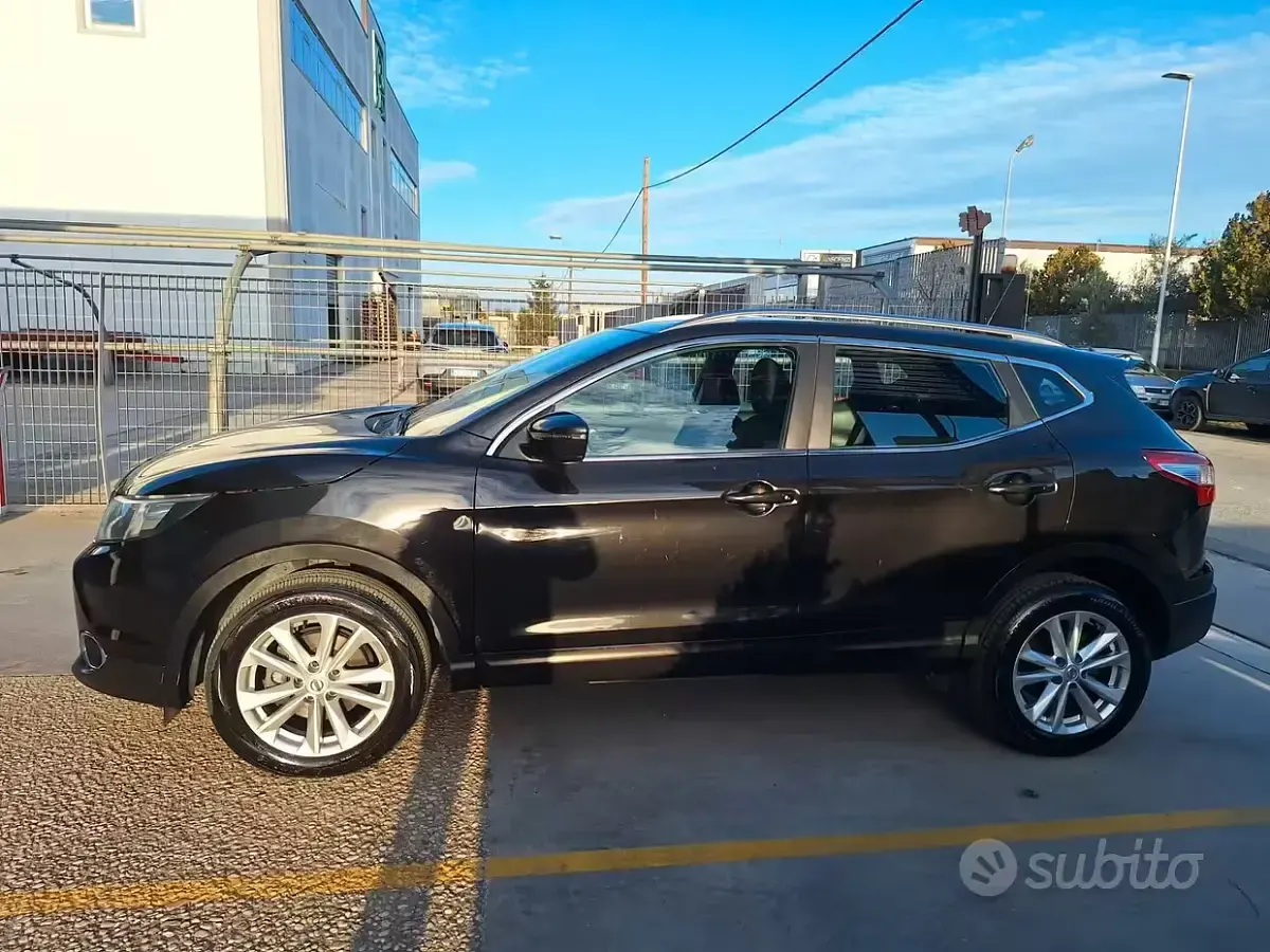 Usata Nissan Qashqai N-Vision 131 CV (96 kW) 2017 Nero SUV