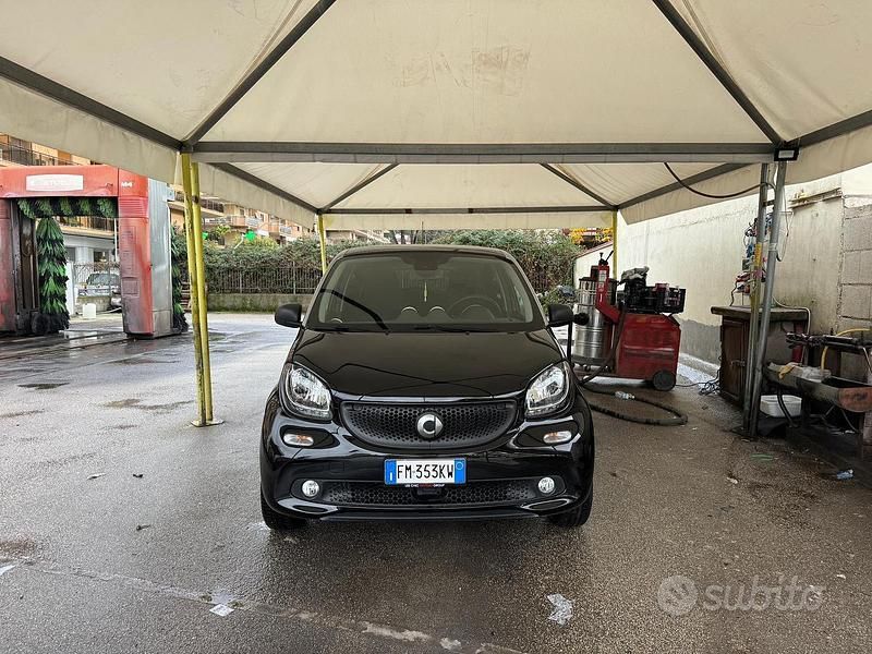 Usata Smart ForFour 64 CV (47 kW) 2017 Nero Utilitaria