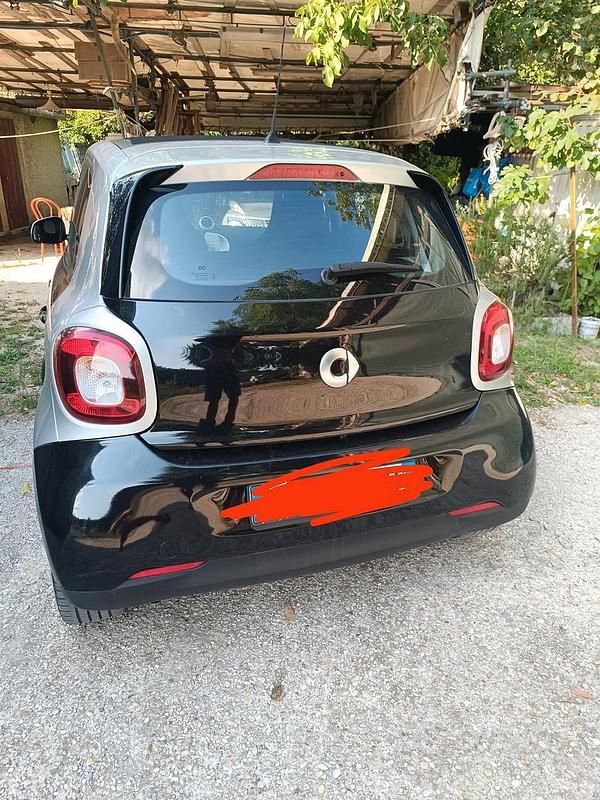 Usata Smart ForFour 71 CV (52 kW) 2014 Nero Utilitaria