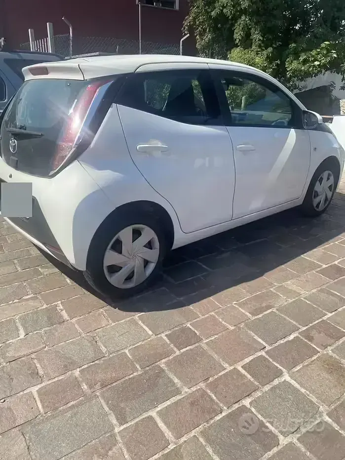 Usata Toyota Aygo 69 CV (50 kW) 2018 Bianco Utilitaria