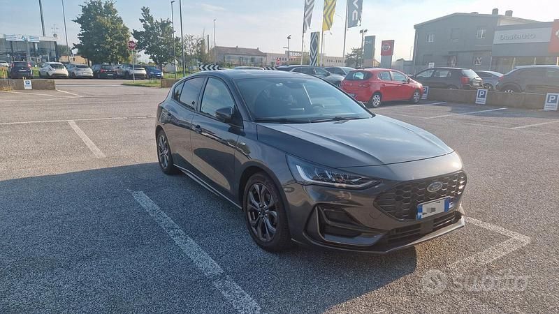 Usata Ford Focus ST-Line X 125 CV (91 kW) 2022 Grigio Berlina