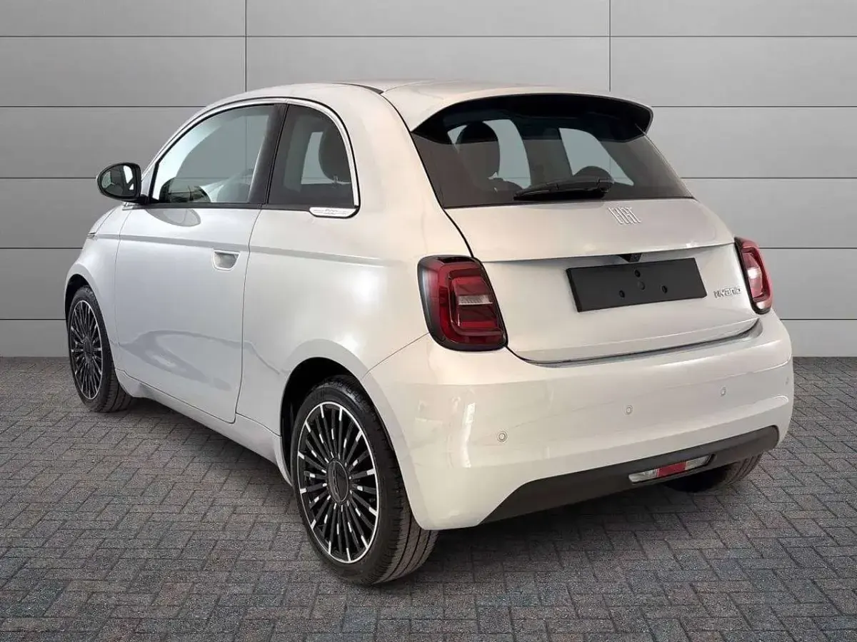 Nuova Fiat 500 Icon 65 CV (47 kW) 2026 Blu/azzurro Utilitaria