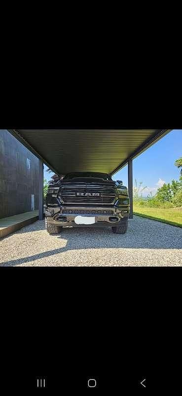 Usata RAM 1500 401 CV (294 kW) 2022 Nero Pick-up
