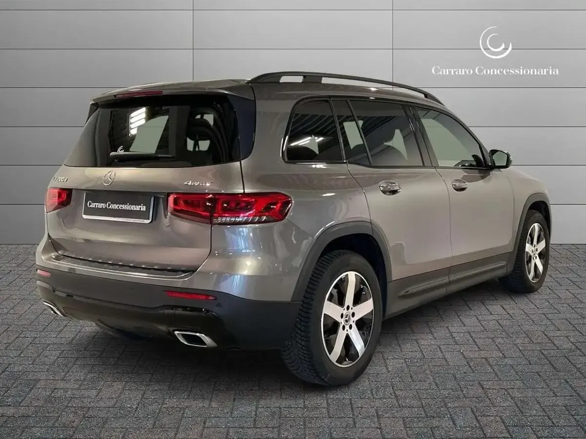 Usata Mercedes GLB200 150 CV (110 kW) 2020 Grigio montagna SUV