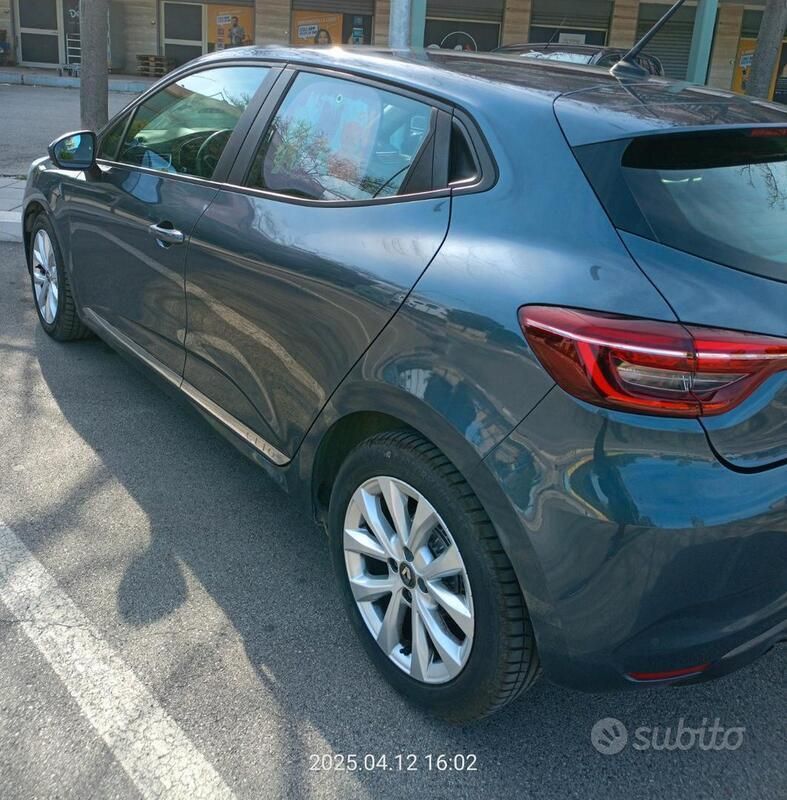 Usata Renault Clio V 101 CV (74 kW) 2020 Grigio Utilitaria