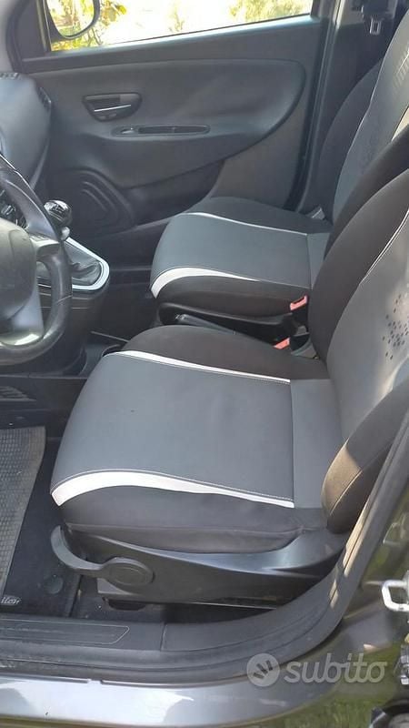 Usata Lancia Ypsilon 80 CV (58 kW) 2014 Utilitaria