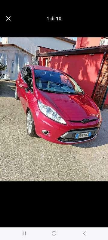 Usata 2008 Ford Fiesta Tre volumi | 1800 € (Buon prezzo) - Immagine 1/4