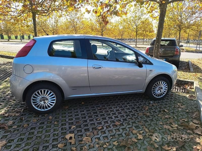Usata Fiat Punto 77 CV (56 kW) 2008 Grigio Utilitaria