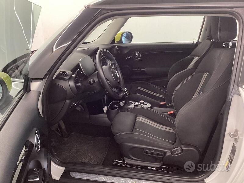 Usata Mini Cooper SE 160 kW (218 CV) 2021 White silver metallizzato Utilitaria