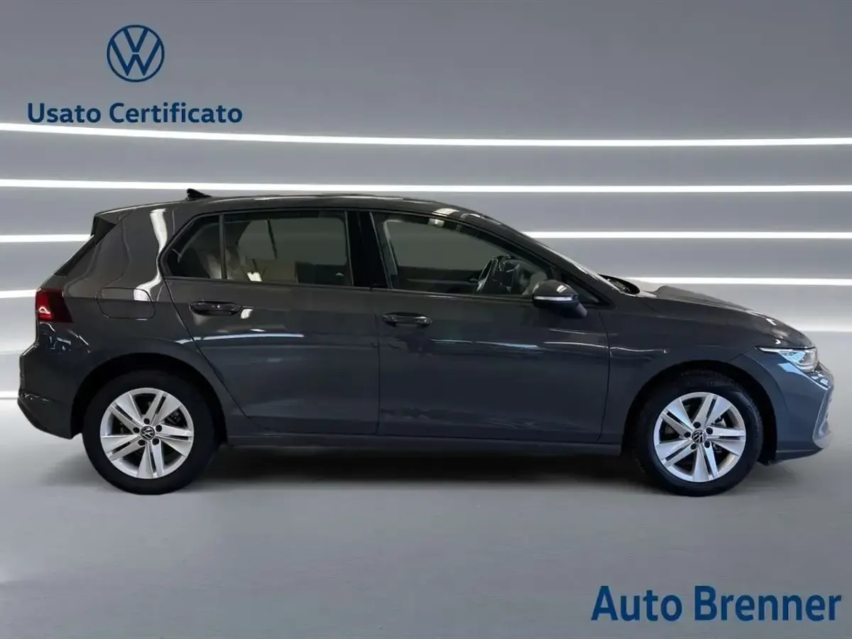 Usata VW Golf VIII Life 116 CV (85 kW) 2025 Dolphine grau Berlina