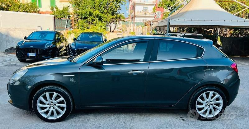 Usata Alfa Romeo Giulietta Distinctive 140 CV (102 kW) 2012 Grigio Berlina