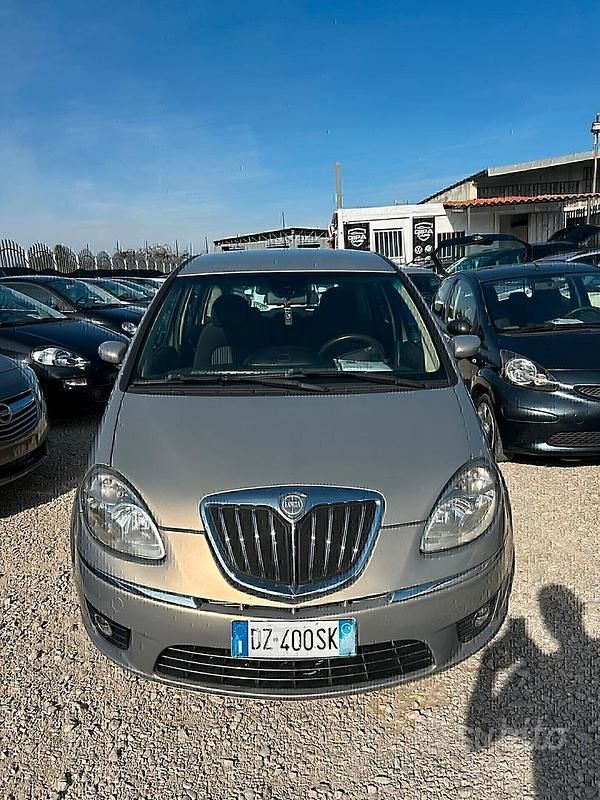 Oro Usata 2009 Lancia Musa Monovolume | 3999 € (Buon prezzo) - Immagine 1/4