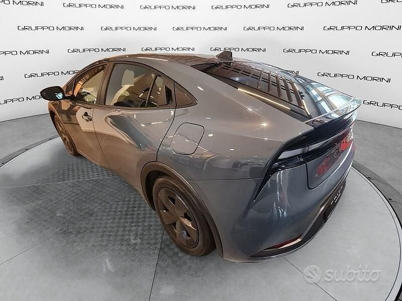 Nuova Toyota Prius Active 2025 Grigio Berlina