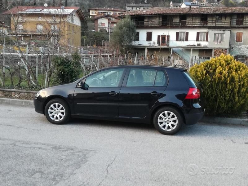 Usata VW Golf V 105 CV (77 kW) 2008 Berlina