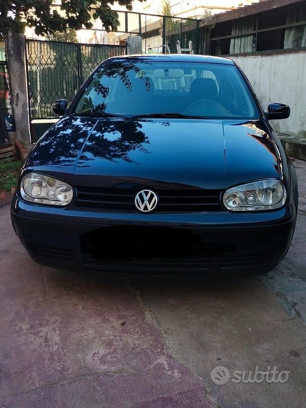 Usata VW Golf IV 90 CV (66 kW) 2001 Berlina