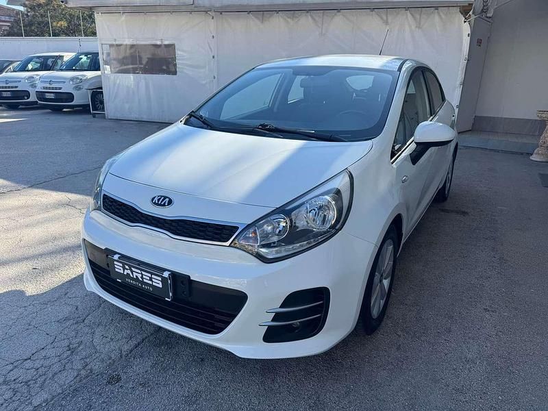 Usata Kia Rio 83 CV (61 kW) 2016 Bianco Berlina