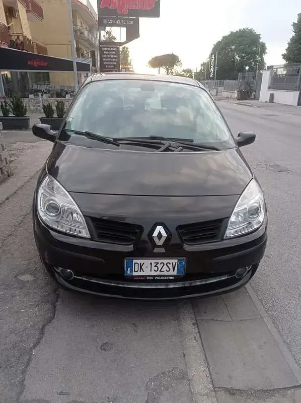 Usata Renault Scénic II Dynamique 101 CV (74 kW) 2006 Monovolume